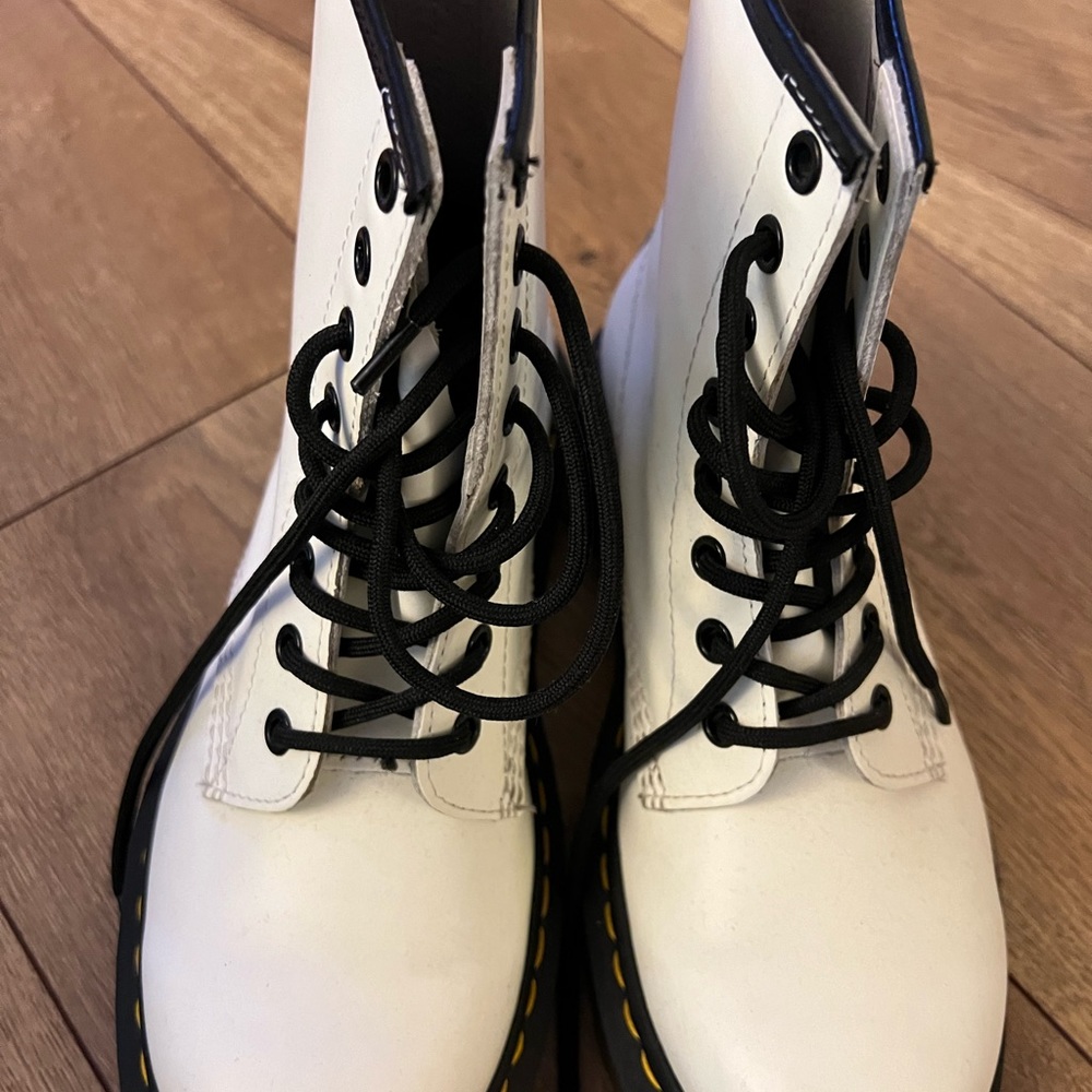 Dr. Martens- Worn a few times in very good condition.